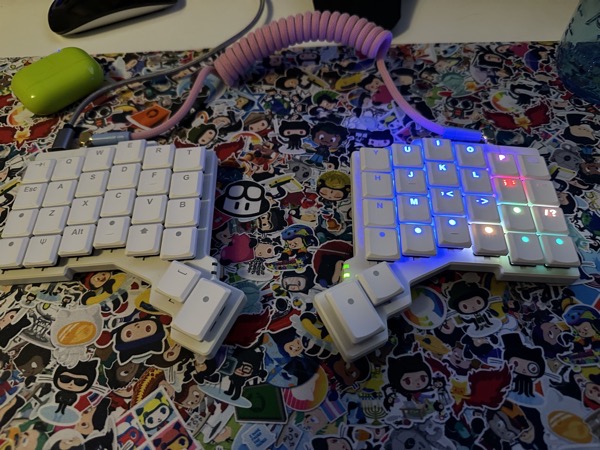 a photo of my Voyager keyboard with just the numpad keys illuminated
